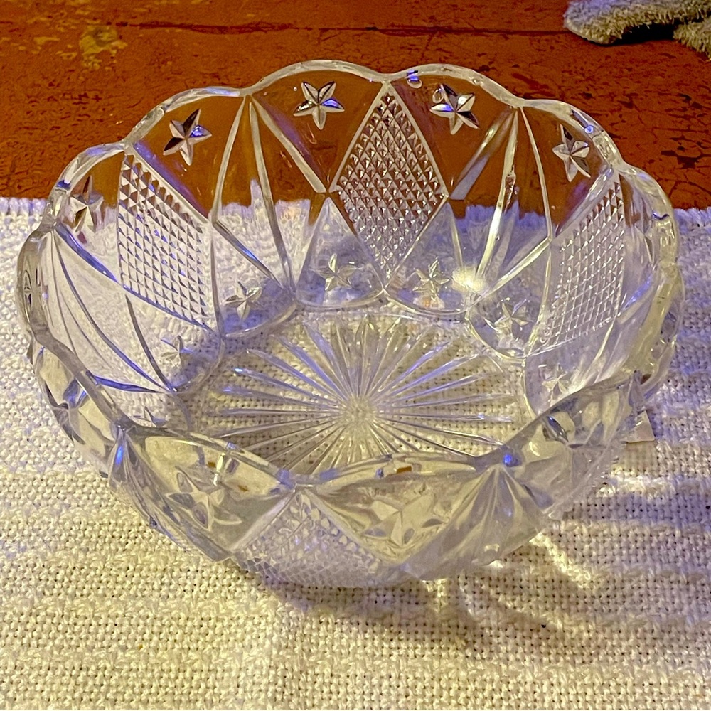 Vintage glass bowl 8.25” diameter